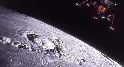 Американский космический корабль «Аполлон-11» совершил первую в истории посадку на Луну